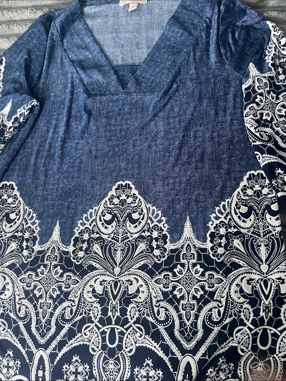 Women's Blue Paisley V-Neck Tunic Top - Picture 2 of 6